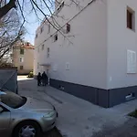 Pipi 2br With Balcony Appartement