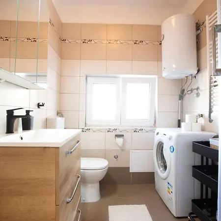 아파트 Pipi 2br With Balcony 자다르