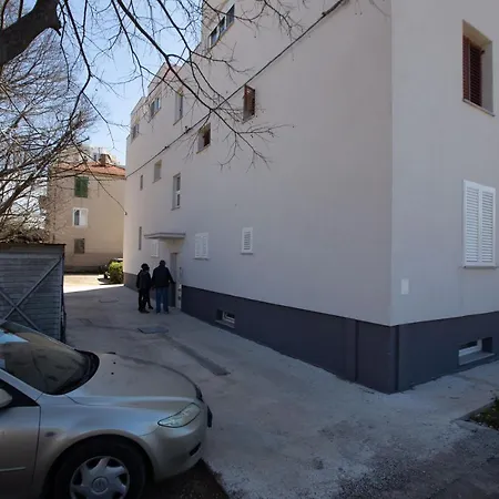 Pipi 2br With Balcony Апартаменти