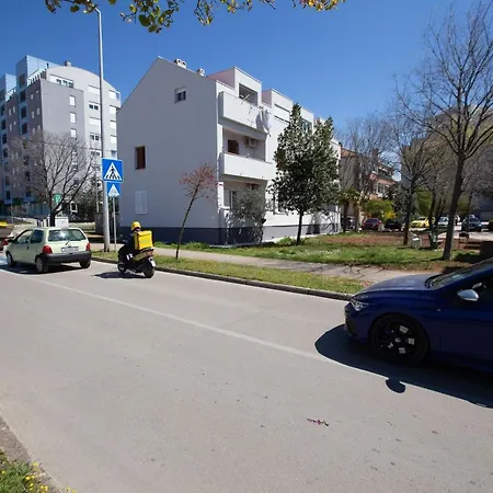 Pipi 2br With Balcony Апартаменти