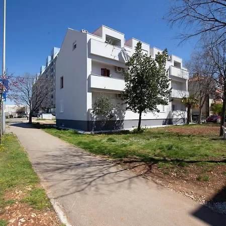 Pipi 2br With Balcony Appartamento Zara