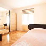 Pipi 2br With Balcony Daire *