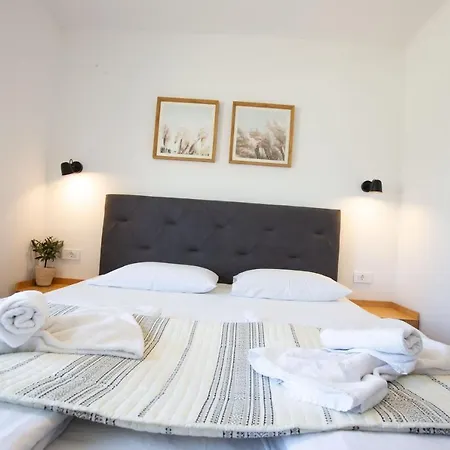 Daire Pipi 2br With Balcony Zadar