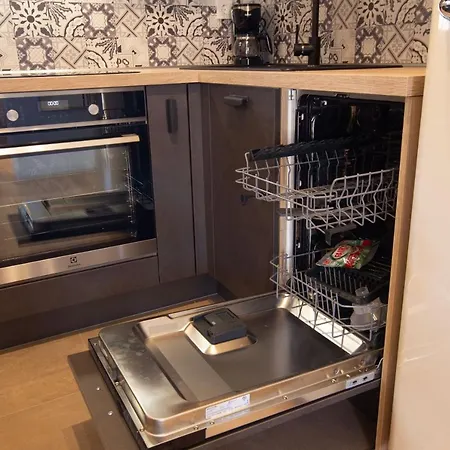 Pipi 2br With Balcony * 자다르