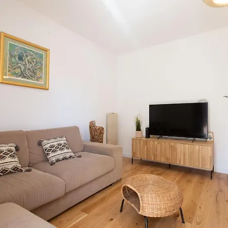 Pipi 2br With Balcony * 扎达尔