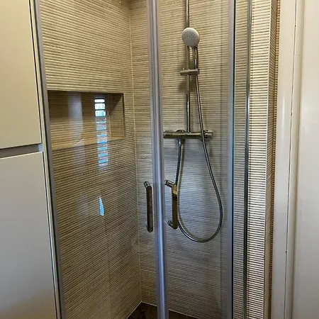 Pipi 2br With Balcony דירה *