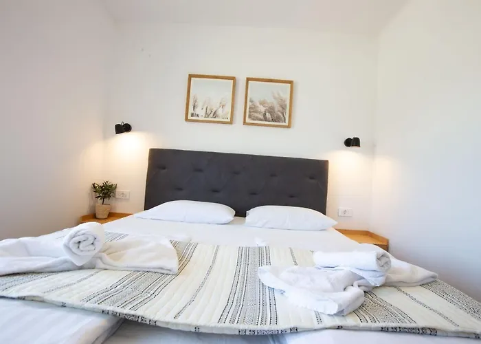 Apartman Pipi 2br With Balcony Zára