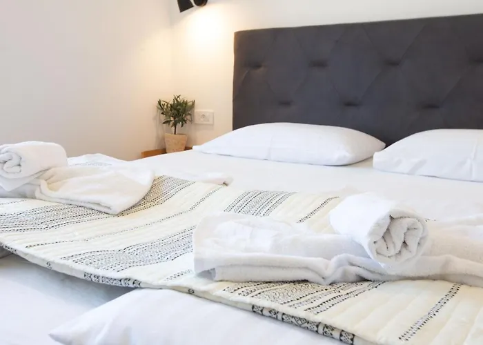 Pipi 2br With Balcony Apartman *