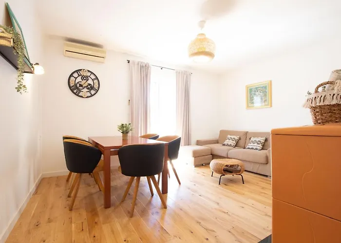 Pipi 2br With Balcony