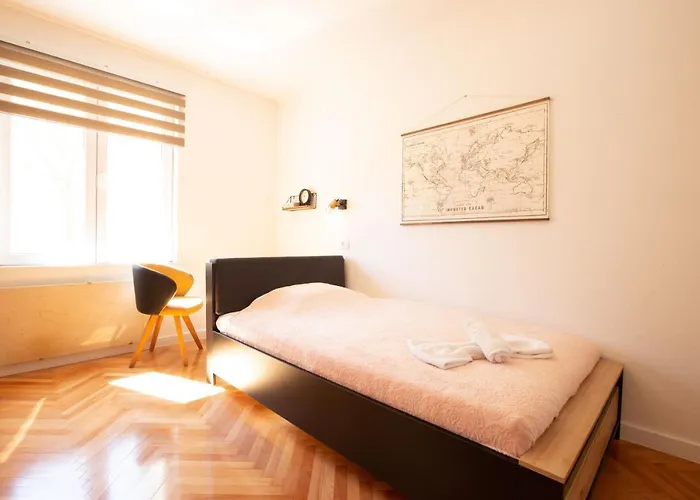 Pipi 2br With Balcony Apartman *