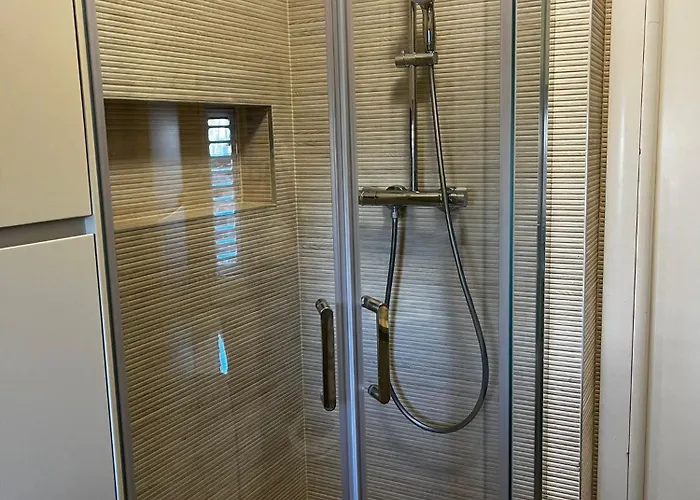 Pipi 2br With Balcony Apartman *